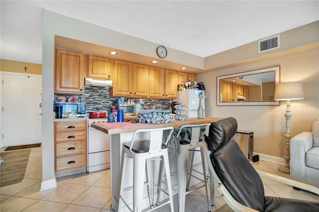 For Sale: $311,000 (1 beds, 1 baths, 459 Square Feet)