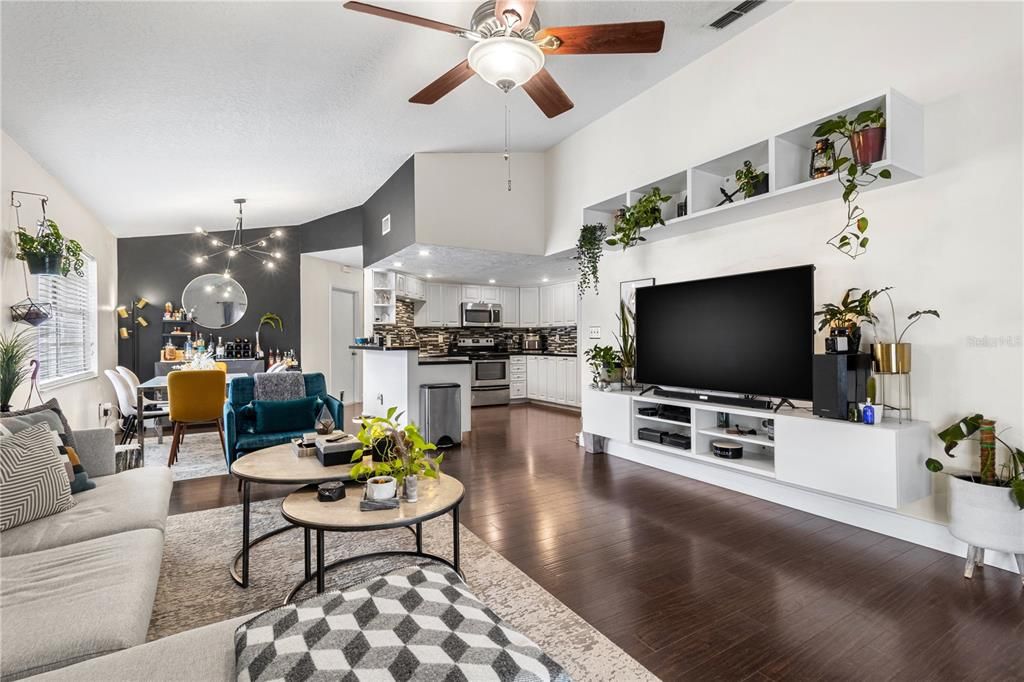 Active With Contract: $475,000 (3 beds, 2 baths, 1286 Square Feet)