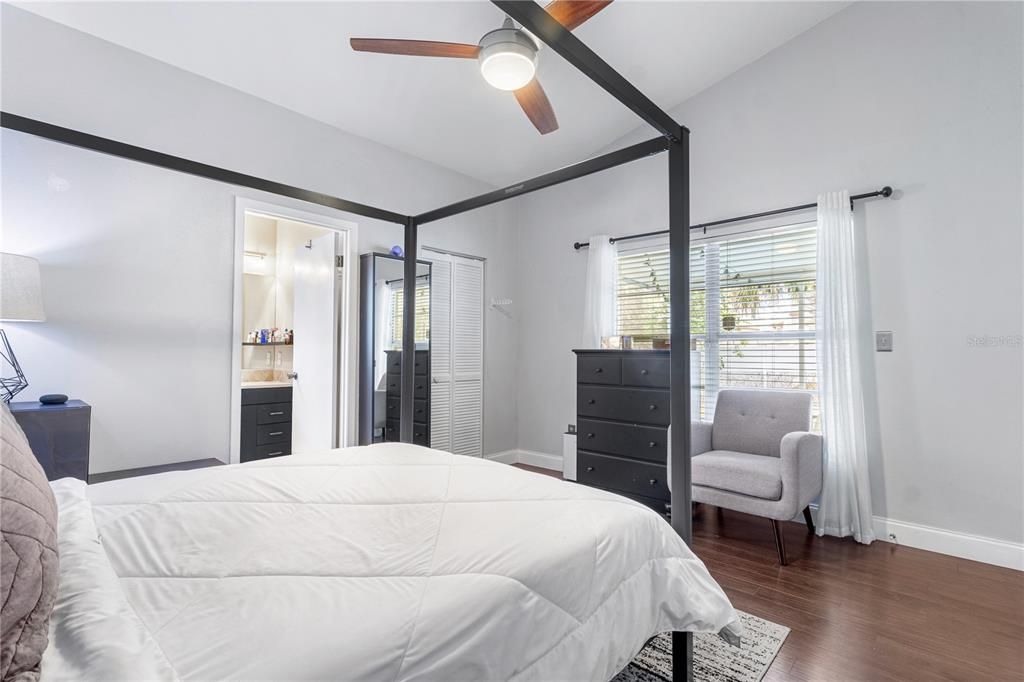 Active With Contract: $475,000 (3 beds, 2 baths, 1286 Square Feet)