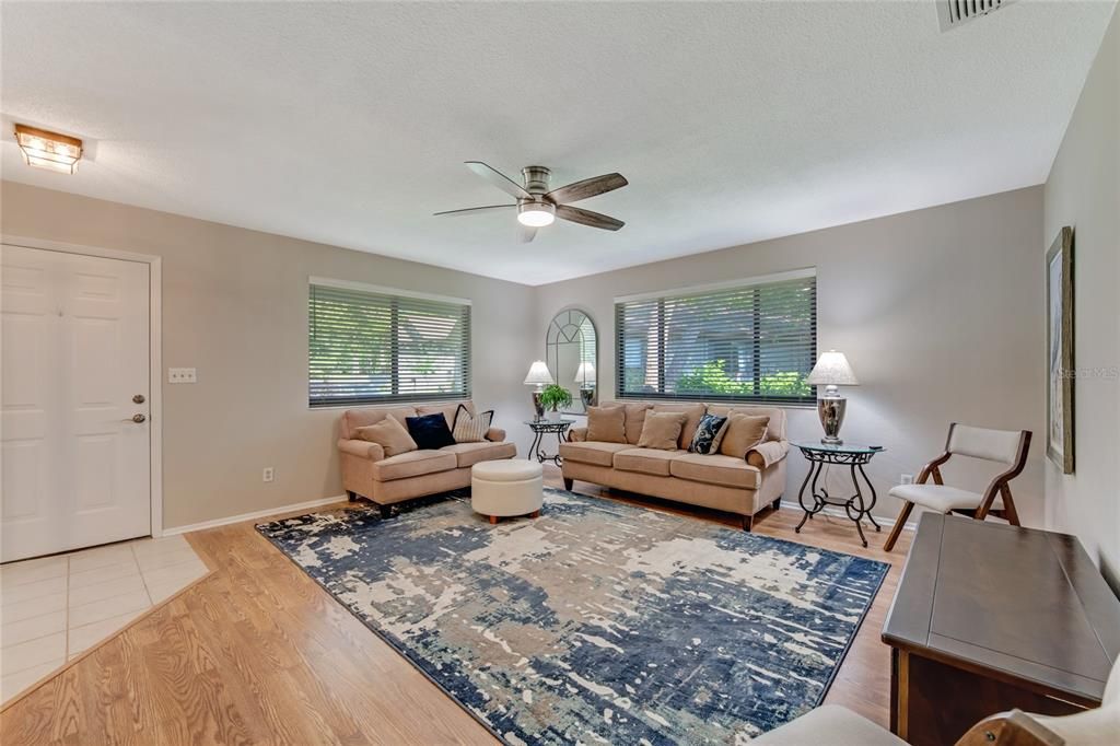 Active With Contract: $279,900 (2 beds, 2 baths, 1406 Square Feet)