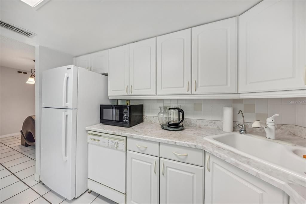 For Sale: $195,000 (2 beds, 2 baths, 1116 Square Feet)