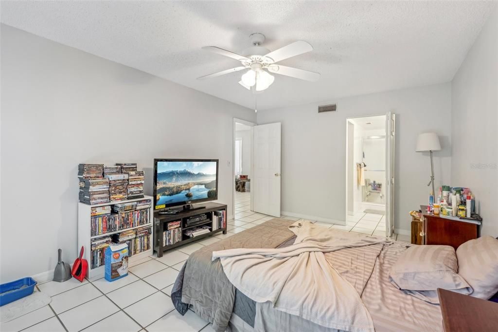 For Sale: $195,000 (2 beds, 2 baths, 1116 Square Feet)