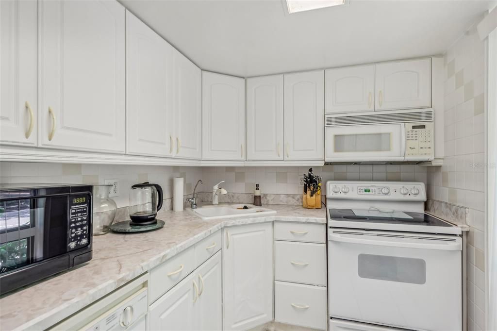 For Sale: $195,000 (2 beds, 2 baths, 1116 Square Feet)