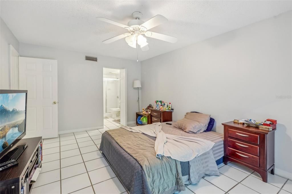 For Sale: $195,000 (2 beds, 2 baths, 1116 Square Feet)