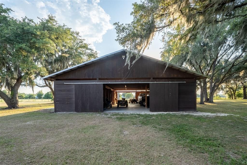 Impressive 55x37 barn!