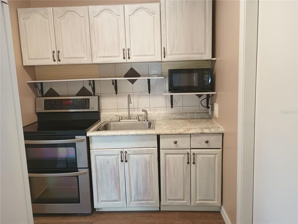 For Sale: $269,900 (2 beds, 1 baths, 720 Square Feet)