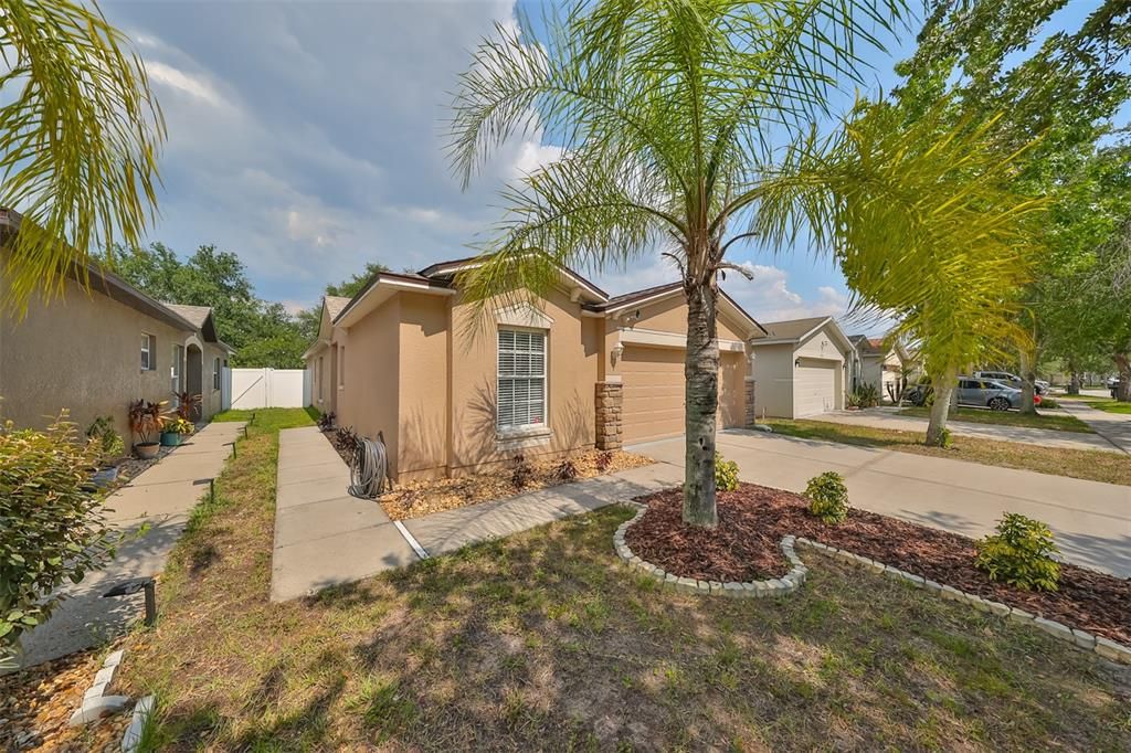 Active With Contract: $324,900 (3 beds, 2 baths, 1482 Square Feet)