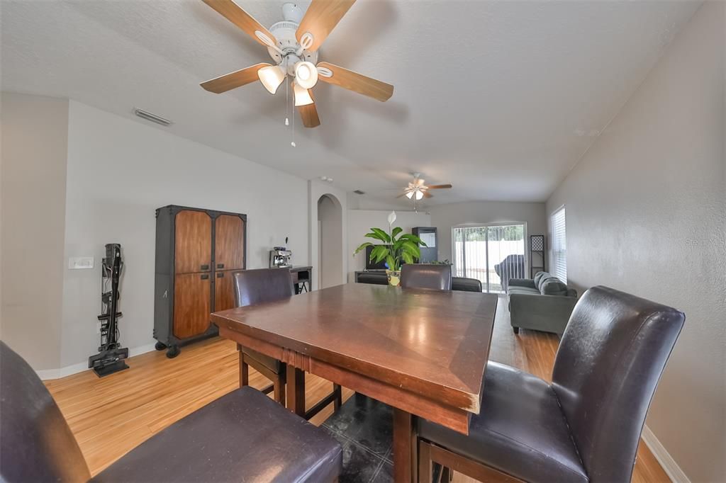 Active With Contract: $324,900 (3 beds, 2 baths, 1482 Square Feet)