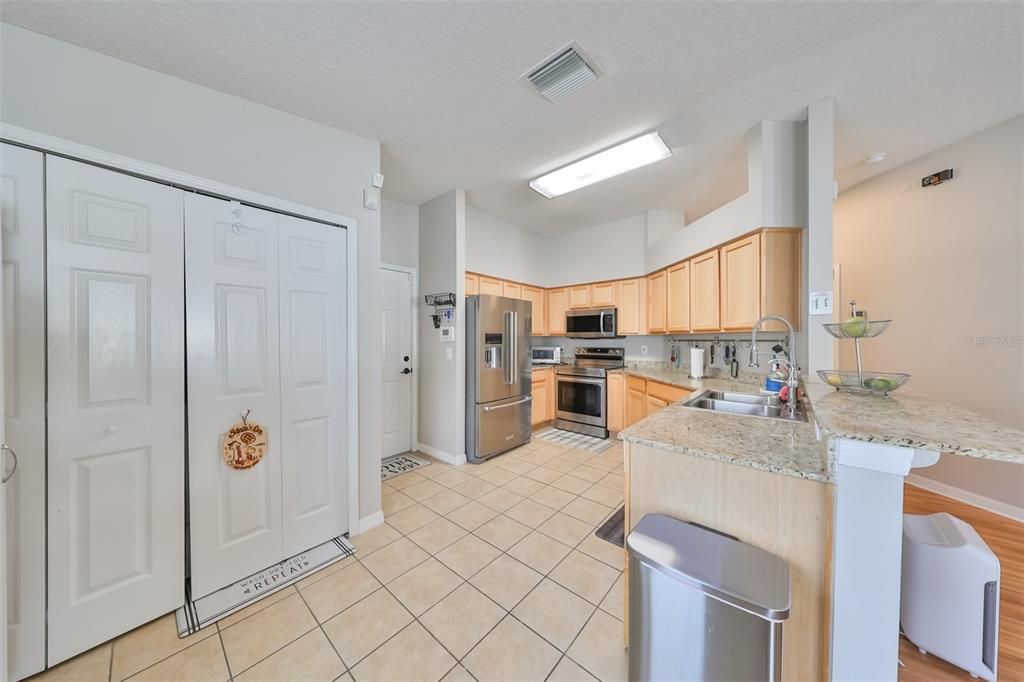 Active With Contract: $324,900 (3 beds, 2 baths, 1482 Square Feet)