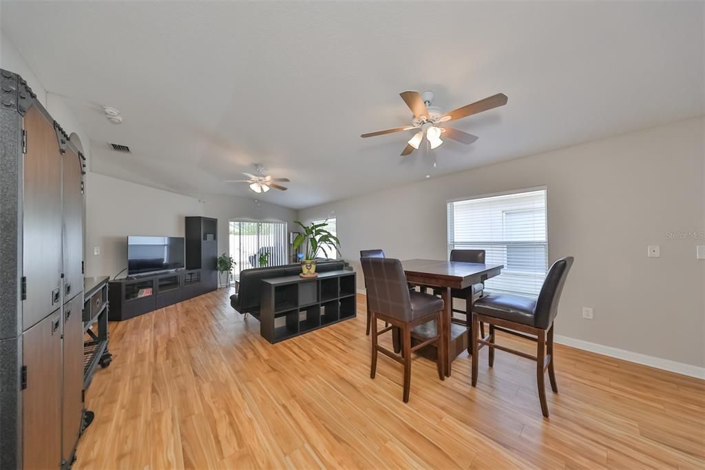 Active With Contract: $324,900 (3 beds, 2 baths, 1482 Square Feet)