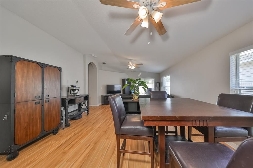 Active With Contract: $324,900 (3 beds, 2 baths, 1482 Square Feet)