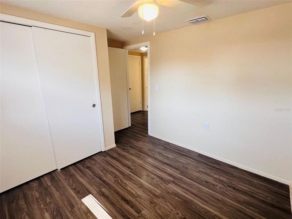 Active With Contract: $209,900 (3 beds, 1 baths, 884 Square Feet)