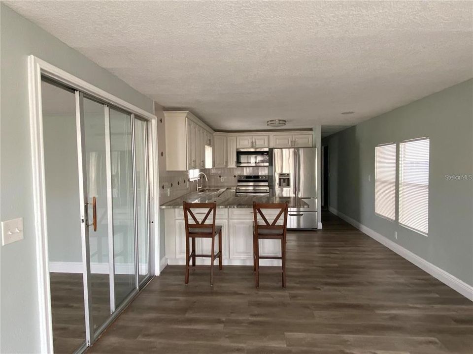 Active With Contract: $1,100 (1 beds, 2 baths, 624 Square Feet)