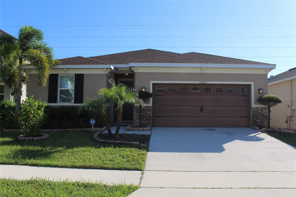 Active With Contract: $2,400 (4 beds, 2 baths, 1983 Square Feet)