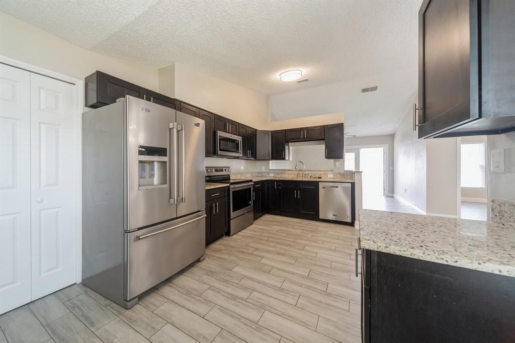 For Sale: $299,900 (3 beds, 2 baths, 1472 Square Feet)