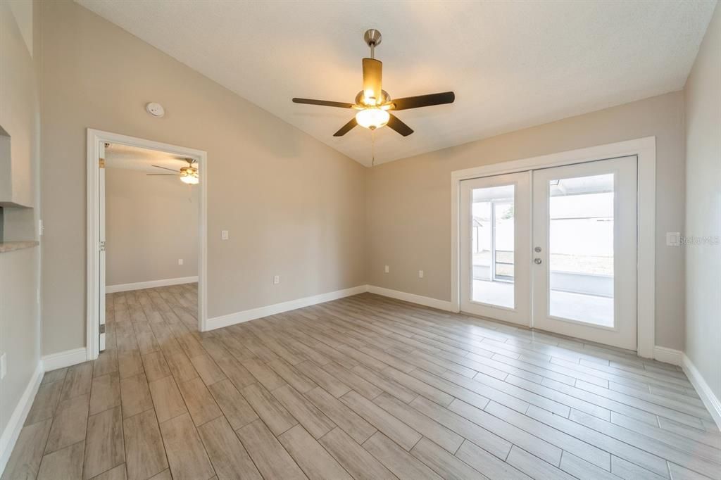 For Sale: $299,900 (3 beds, 2 baths, 1472 Square Feet)