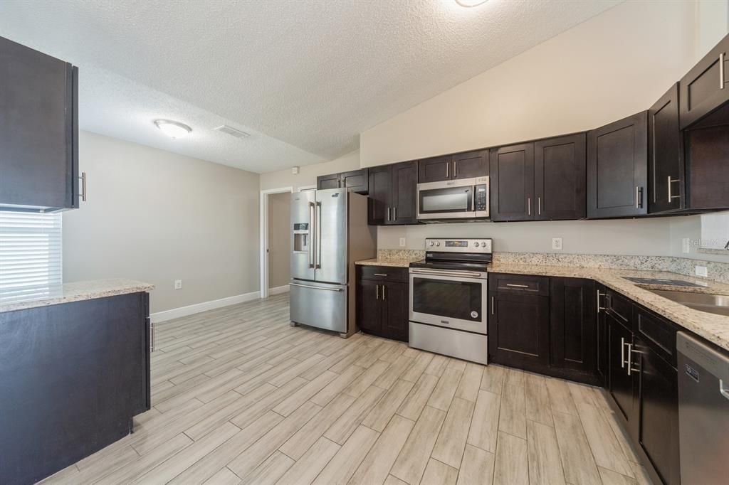 For Sale: $299,900 (3 beds, 2 baths, 1472 Square Feet)