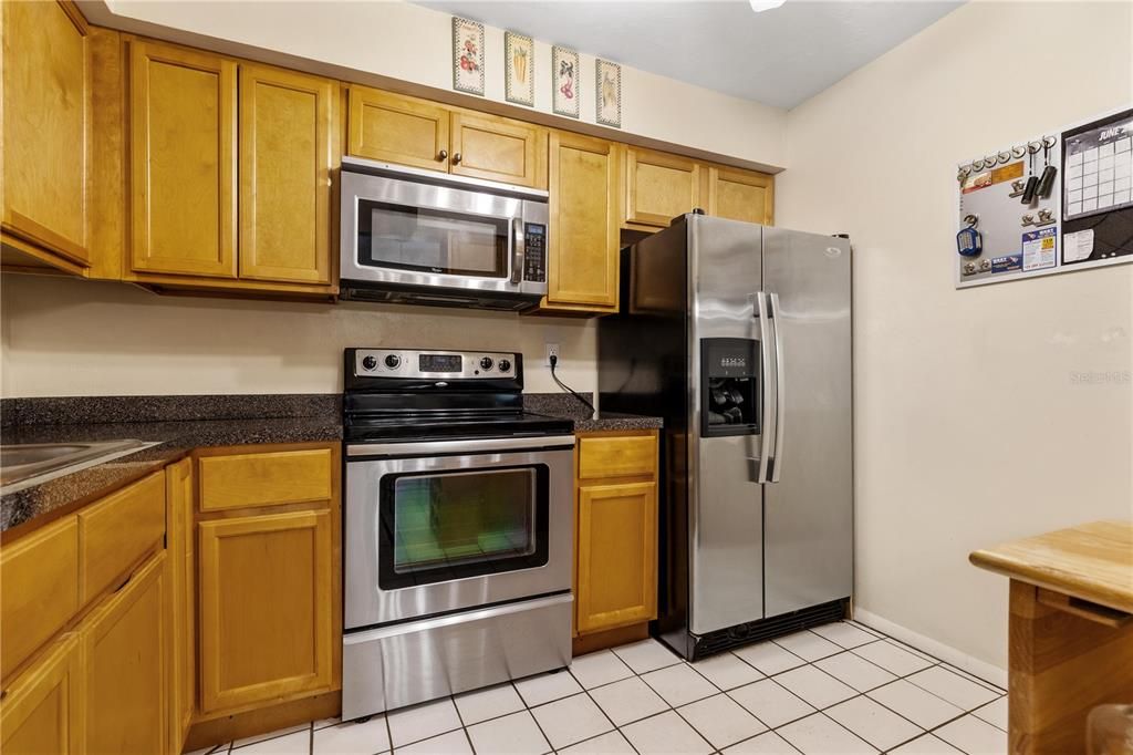 Active With Contract: $174,900 (3 beds, 1 baths, 897 Square Feet)