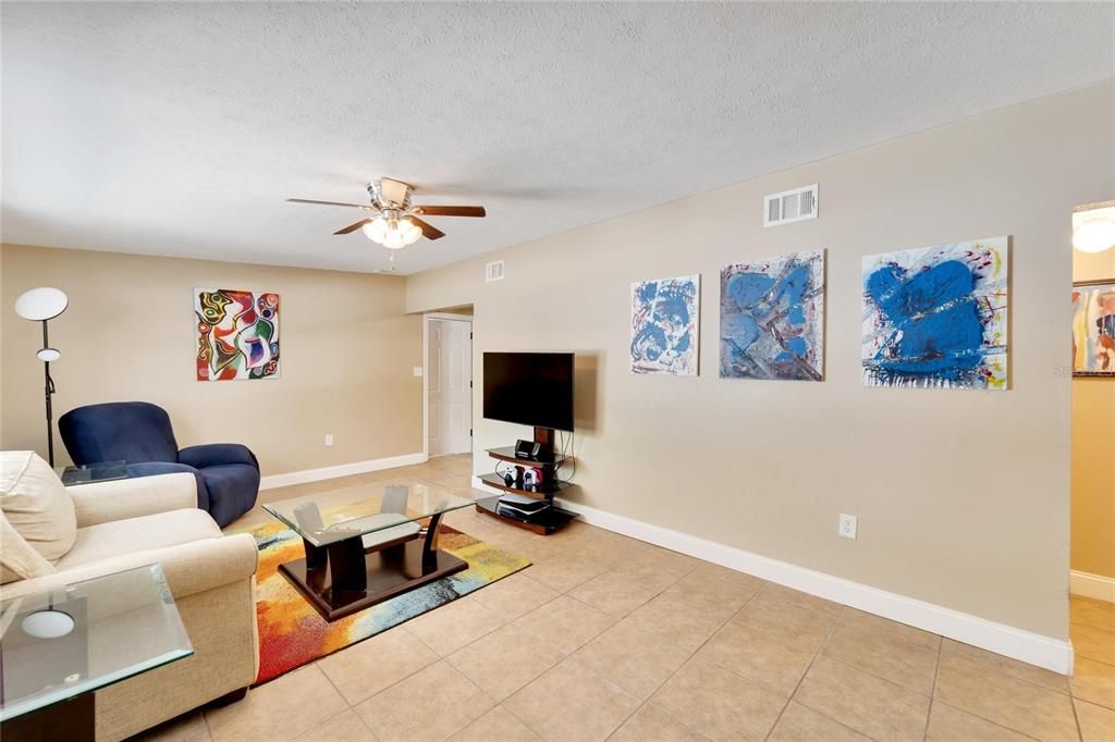 Active With Contract: $315,000 (3 beds, 2 baths, 1340 Square Feet)