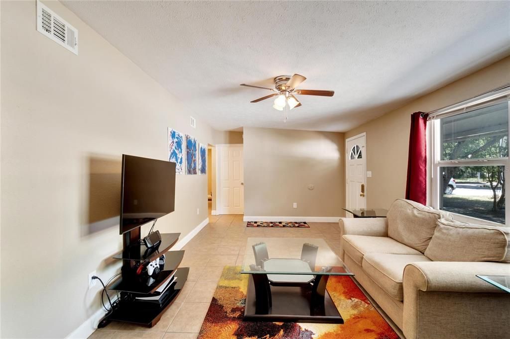 Active With Contract: $315,000 (3 beds, 2 baths, 1340 Square Feet)