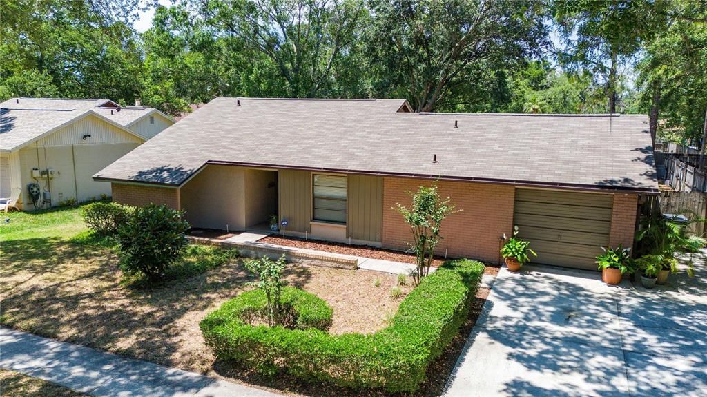 Recently Sold: $325,000 (3 beds, 2 baths, 1256 Square Feet)