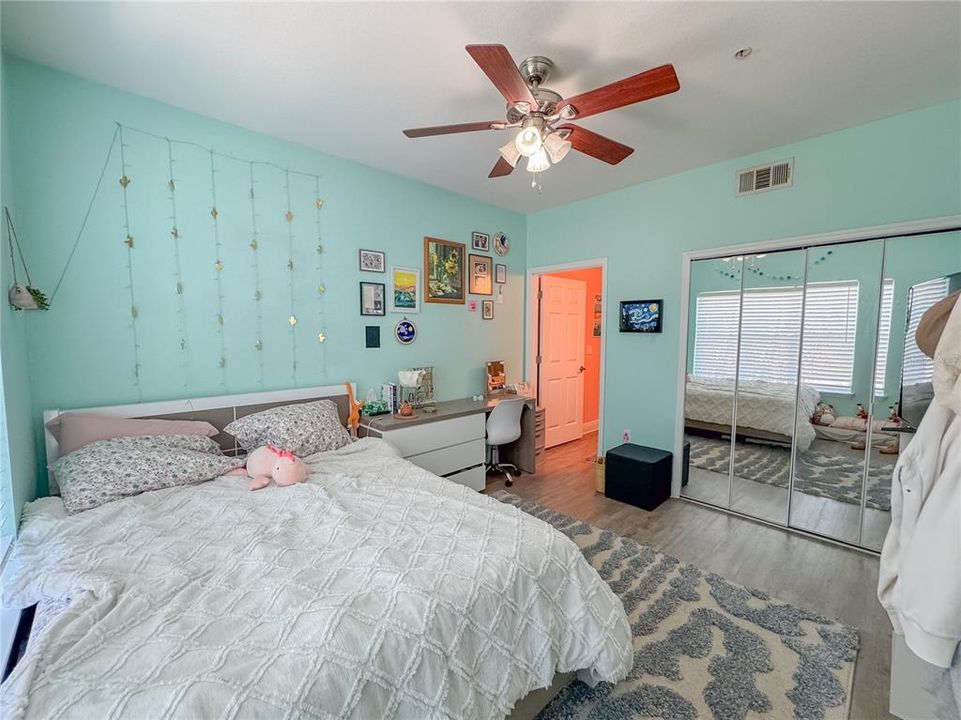 For Sale: $325,000 (2 beds, 2 baths, 837 Square Feet)