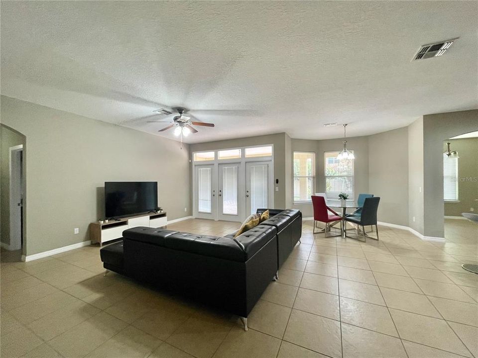 For Rent: $4,000 (4 beds, 3 baths, 3512 Square Feet)