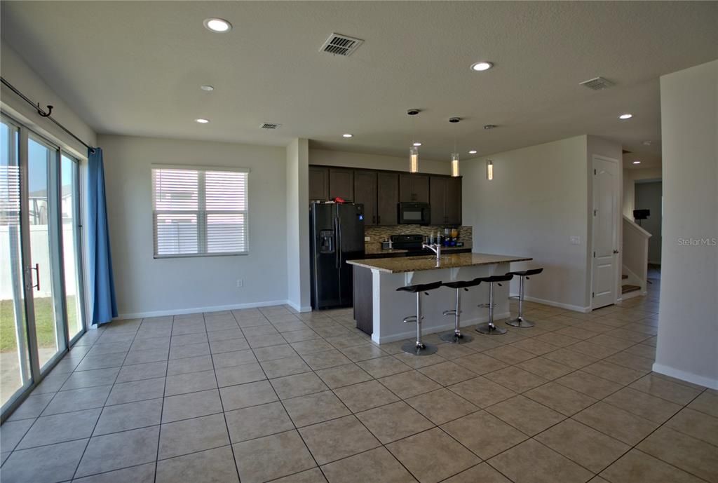 Active With Contract: $2,600 (4 beds, 2 baths, 2791 Square Feet)