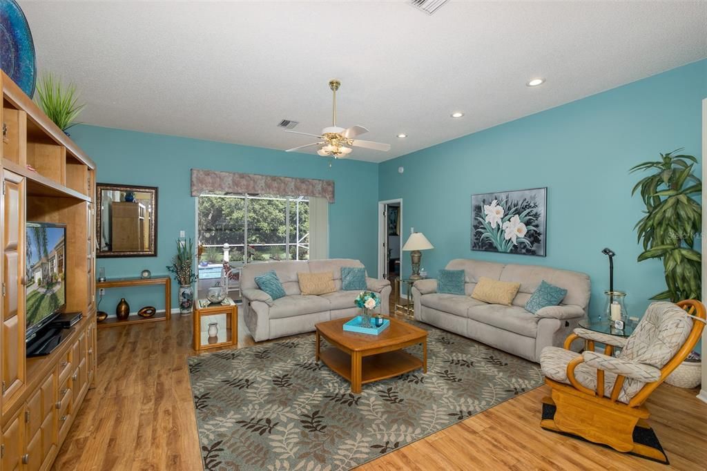 Active With Contract: $389,900 (3 beds, 2 baths, 2124 Square Feet)