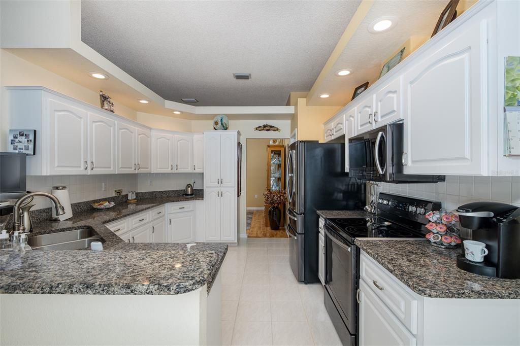 Active With Contract: $389,900 (3 beds, 2 baths, 2124 Square Feet)