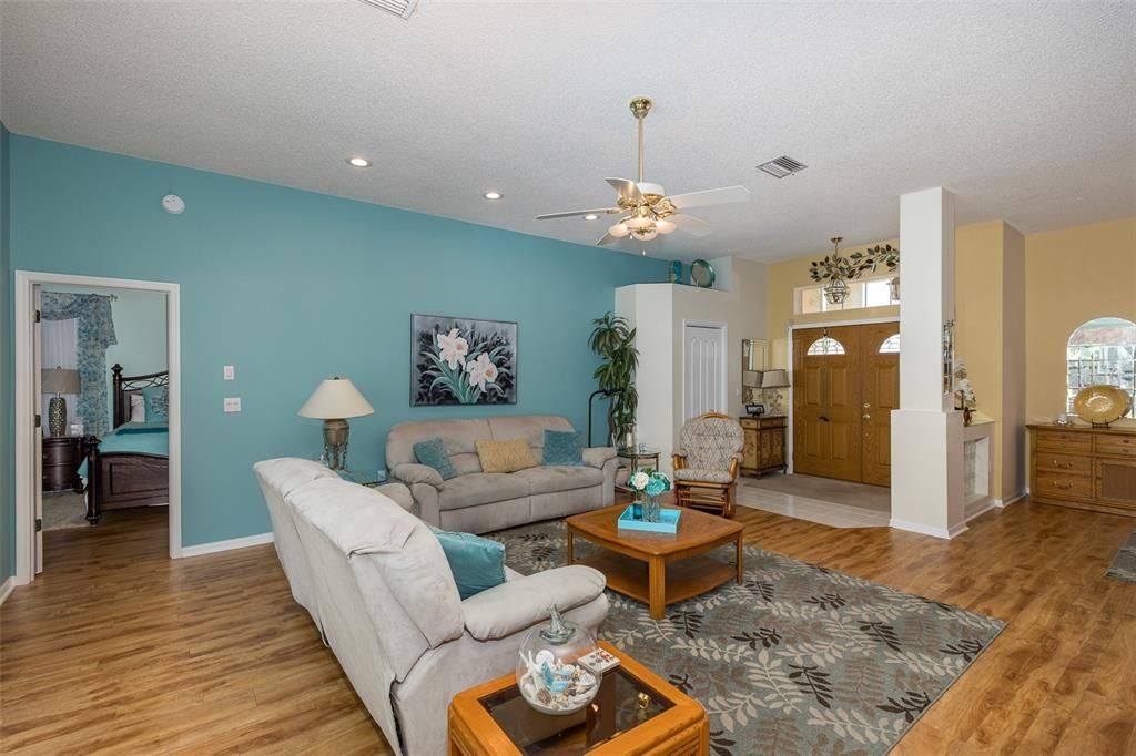 Active With Contract: $389,900 (3 beds, 2 baths, 2124 Square Feet)