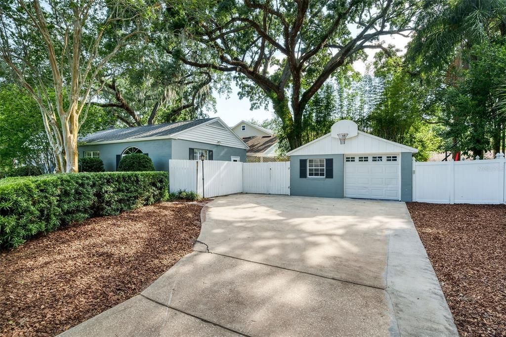 detached garage/ storage