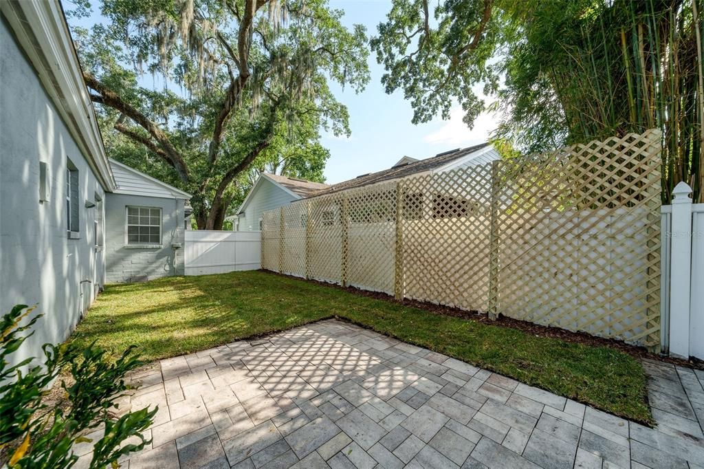 Backyard/courtyard