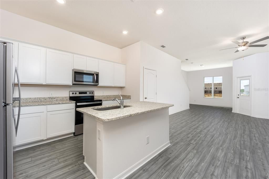 For Sale: $332,900 (3 beds, 2 baths, 1817 Square Feet)