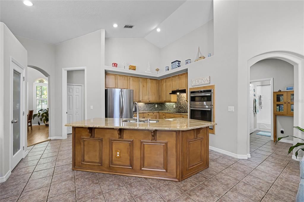 For Sale: $899,000 (5 beds, 3 baths, 2843 Square Feet)