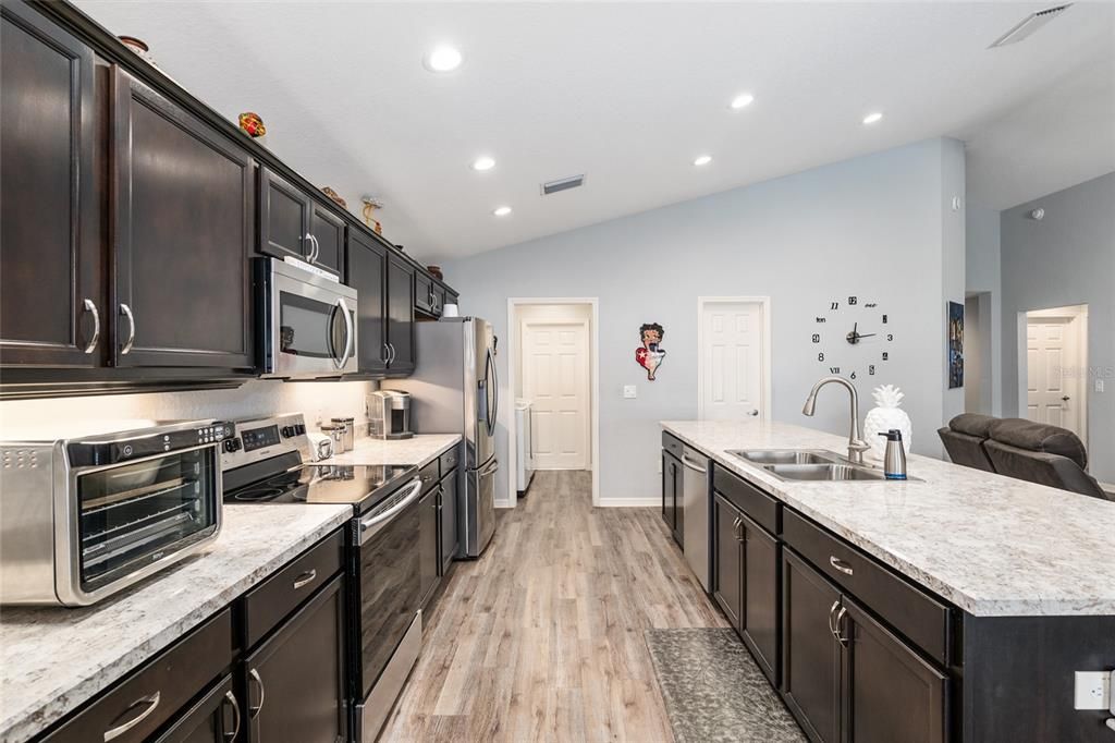 Active With Contract: $431,111 (3 beds, 2 baths, 2010 Square Feet)