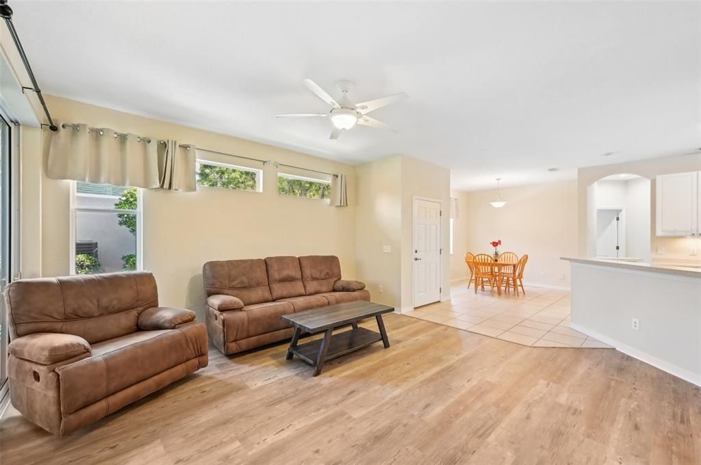 Active With Contract: $249,900 (2 beds, 2 baths, 1188 Square Feet)