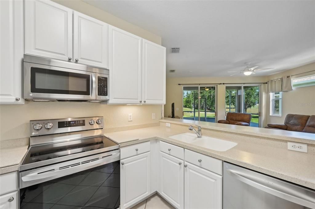 Active With Contract: $249,900 (2 beds, 2 baths, 1188 Square Feet)