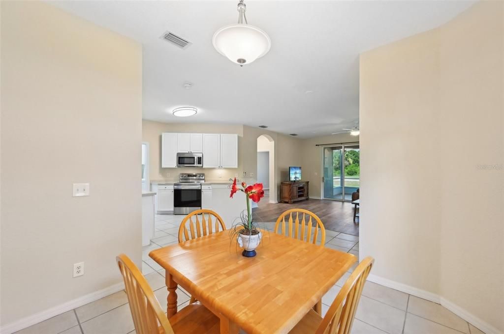 Active With Contract: $249,900 (2 beds, 2 baths, 1188 Square Feet)