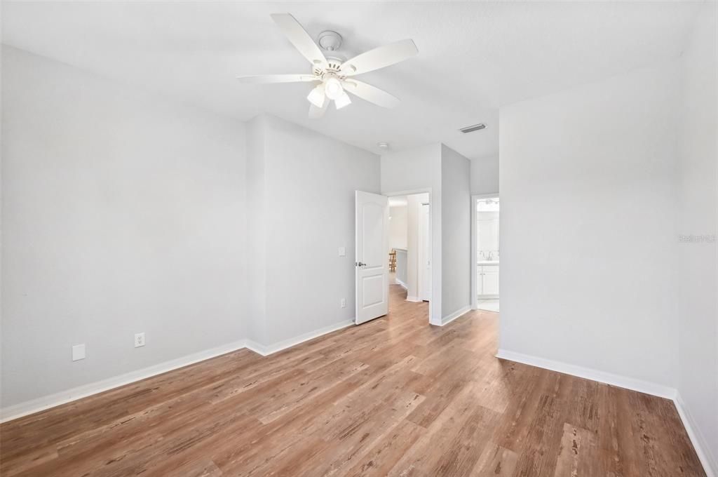 Active With Contract: $249,900 (2 beds, 2 baths, 1188 Square Feet)