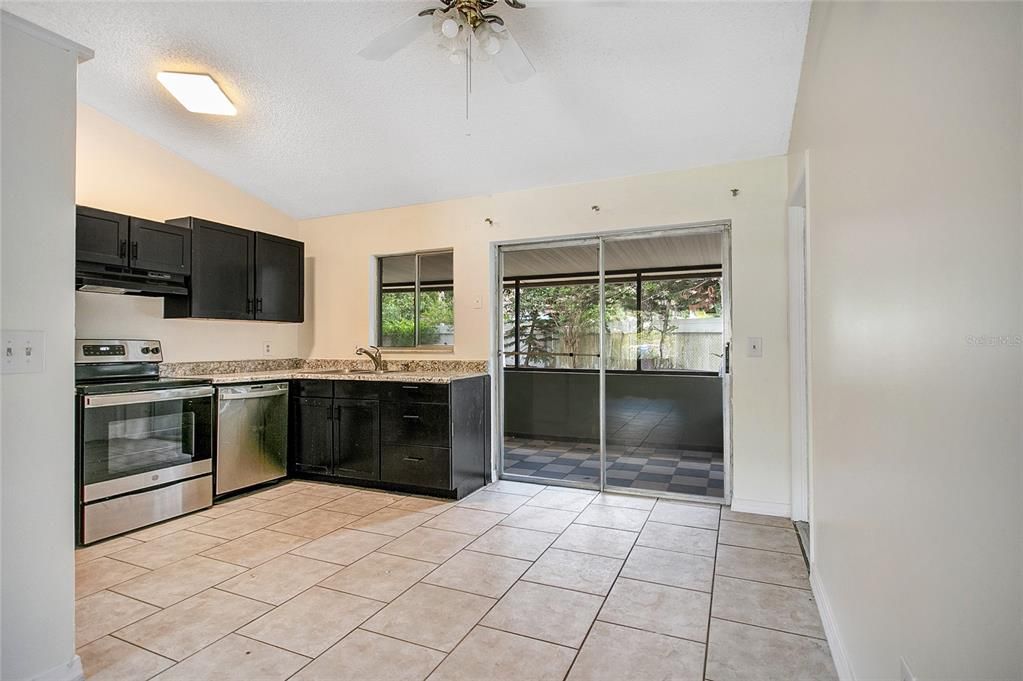 Active With Contract: $1,875 (2 beds, 2 baths, 999 Square Feet)