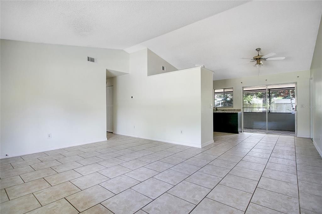 Active With Contract: $1,875 (2 beds, 2 baths, 999 Square Feet)