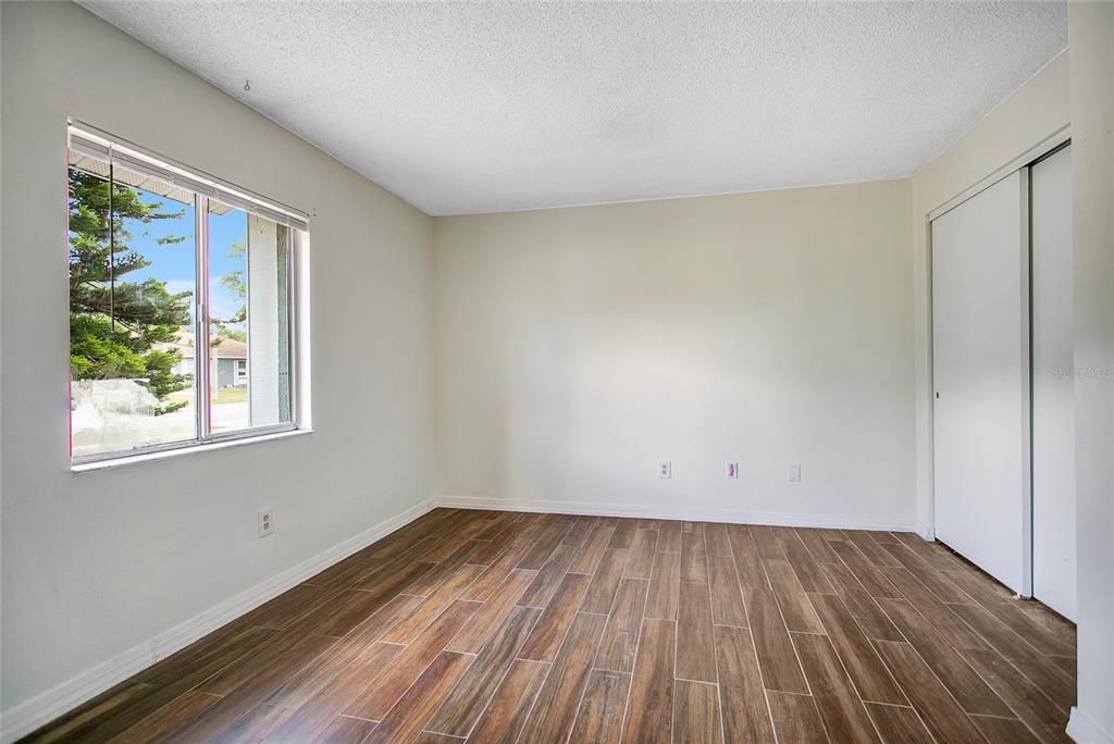 Active With Contract: $1,875 (2 beds, 2 baths, 999 Square Feet)