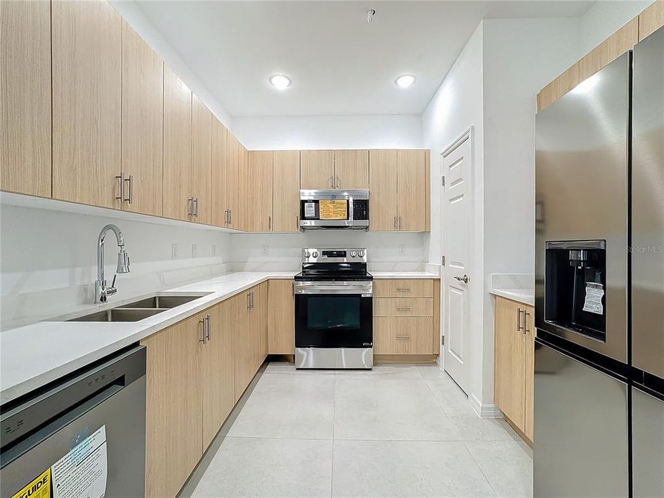 For Rent: $2,100 (3 beds, 2 baths, 1728 Square Feet)