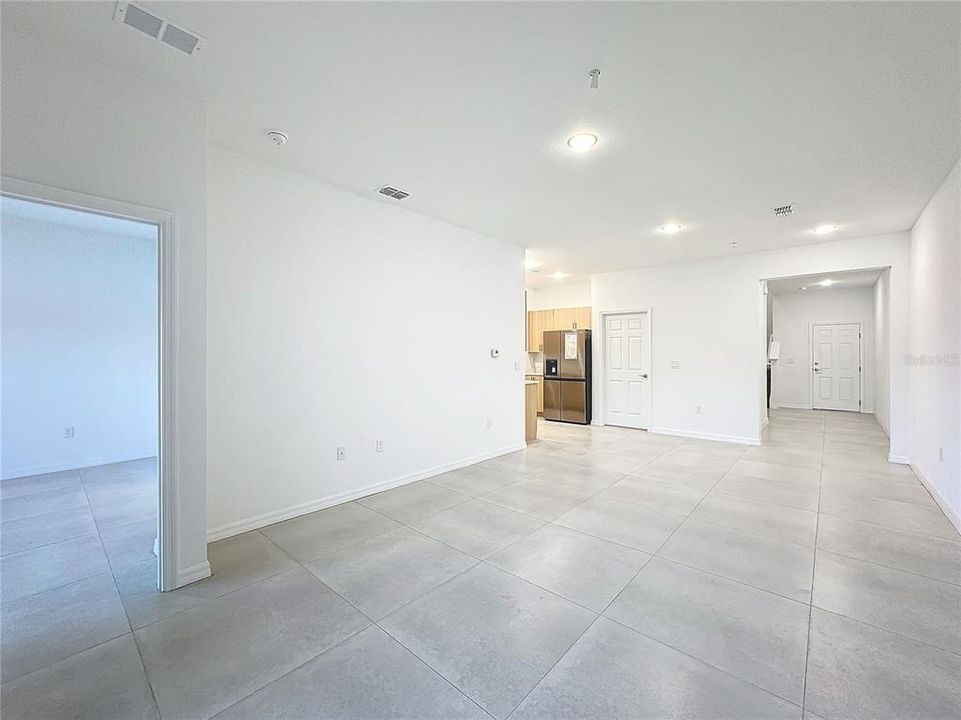 For Rent: $2,100 (3 beds, 2 baths, 1728 Square Feet)