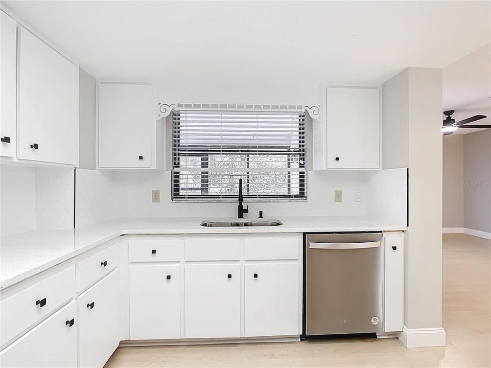 For Sale: $349,990 (3 beds, 2 baths, 1715 Square Feet)