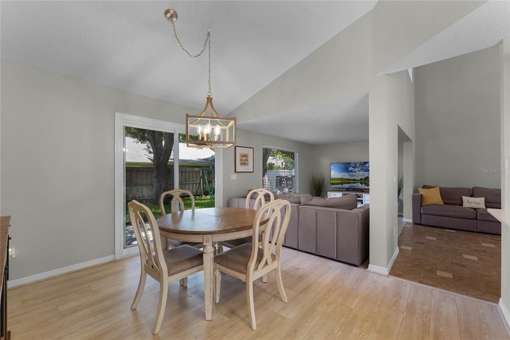 Breakfast nook to family and living rooms