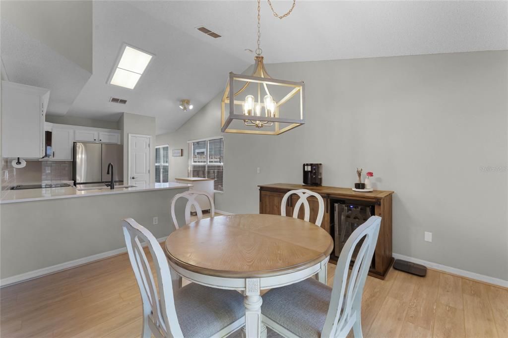 Breakfast nook to kitchen