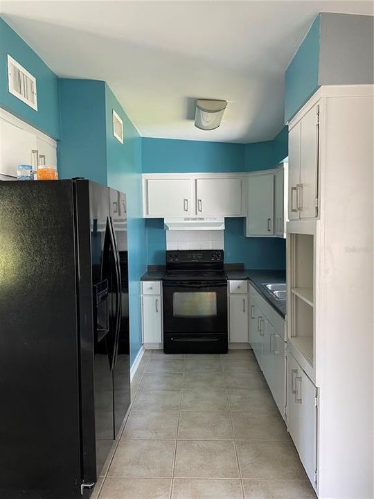 For Rent: $1,650 (3 beds, 1 baths, 965 Square Feet)