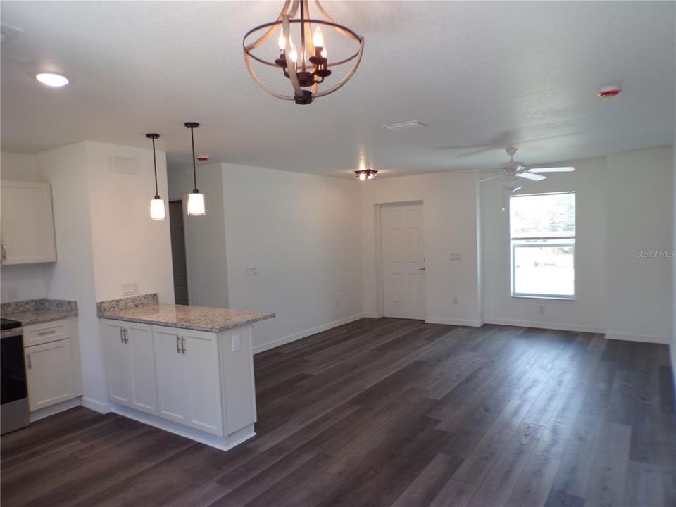 Recently Rented: $1,800 (3 beds, 2 baths, 1283 Square Feet)